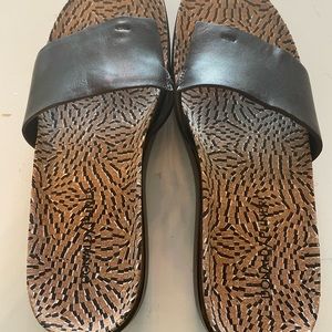 Donald Pliner Brown Sandals Never Worn Size 8N